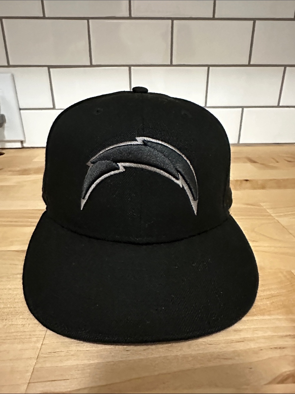 NFL 59FIFTY Chargers Black Embroidered Bolt Logo Snapback Cap